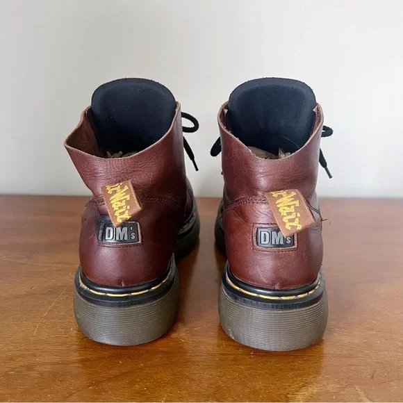 Dr Martens • vintage lace up boots cap toe platform leather chunky lug sole MIE